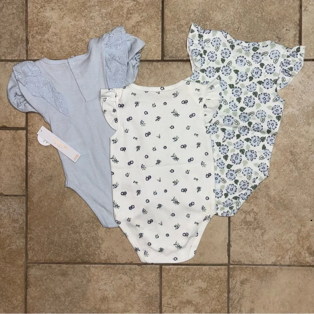 NEW! Tahari Baby Bodysuit Onsies 3 piece Set in Blue & White Floral 6-9 mo Lot